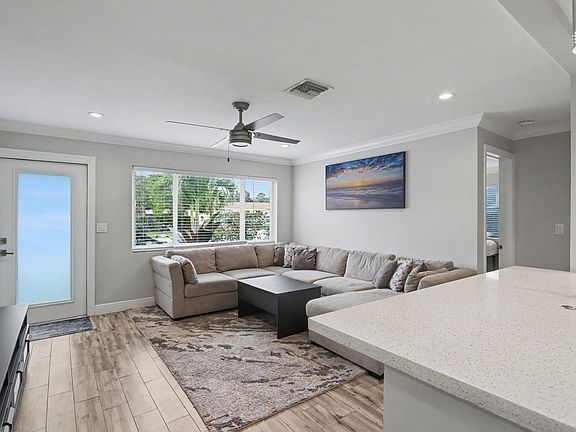 4th image of 124 SW 11th Avenue