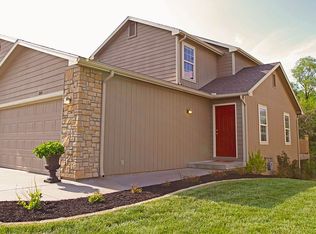 281 E 12th St, Tonganoxie, KS 66086