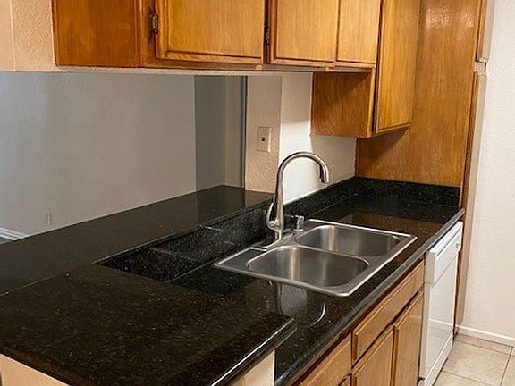 3rd image of 11109 Otsego St #110