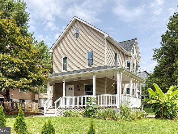 3rd image of 3814 Pinewood Ave