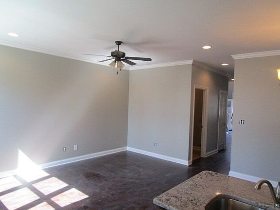 4th image of 320 B Hill Ave