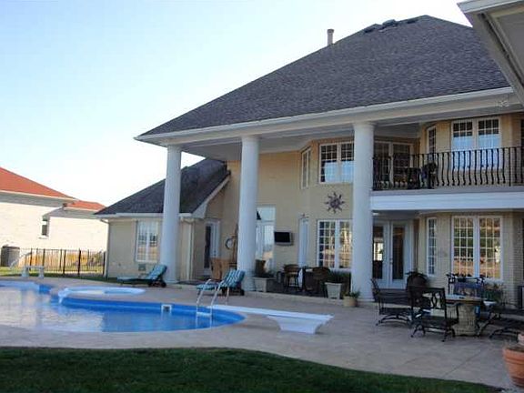 2nd image of 2648 Willowlawn Way