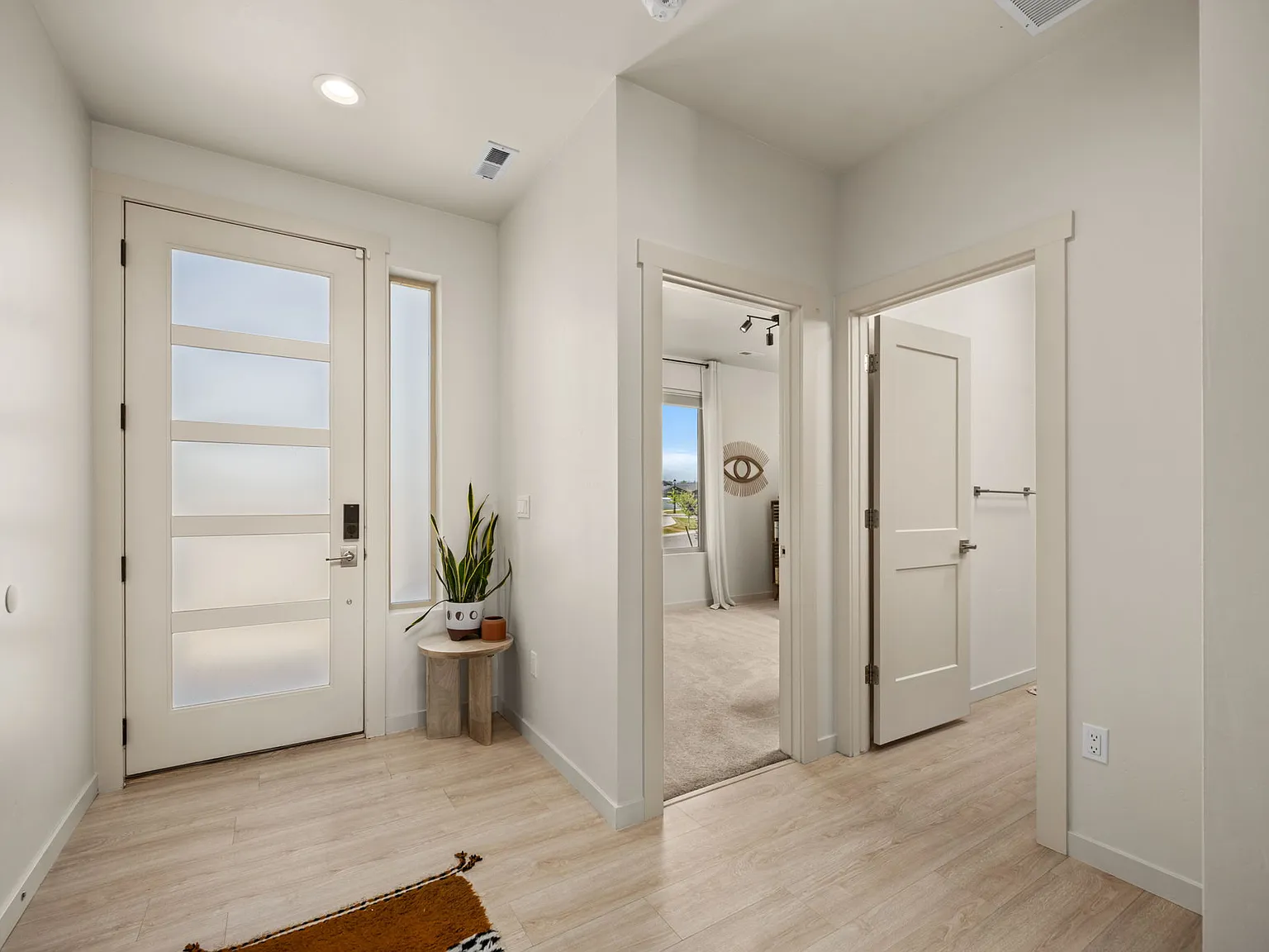 3 bed, 1727 sqft, $2,850 — Photo 3