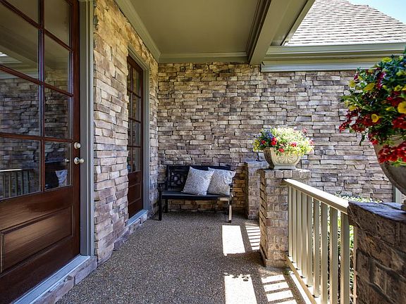 3rd image of 245 King Arthur Cir