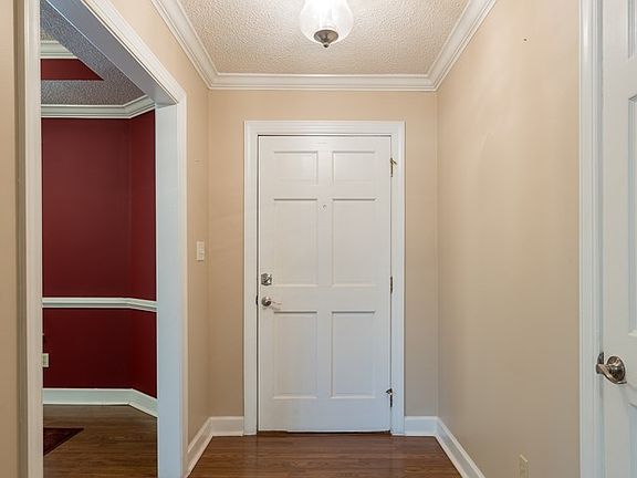 3rd image of 3796 Creekwood Dr