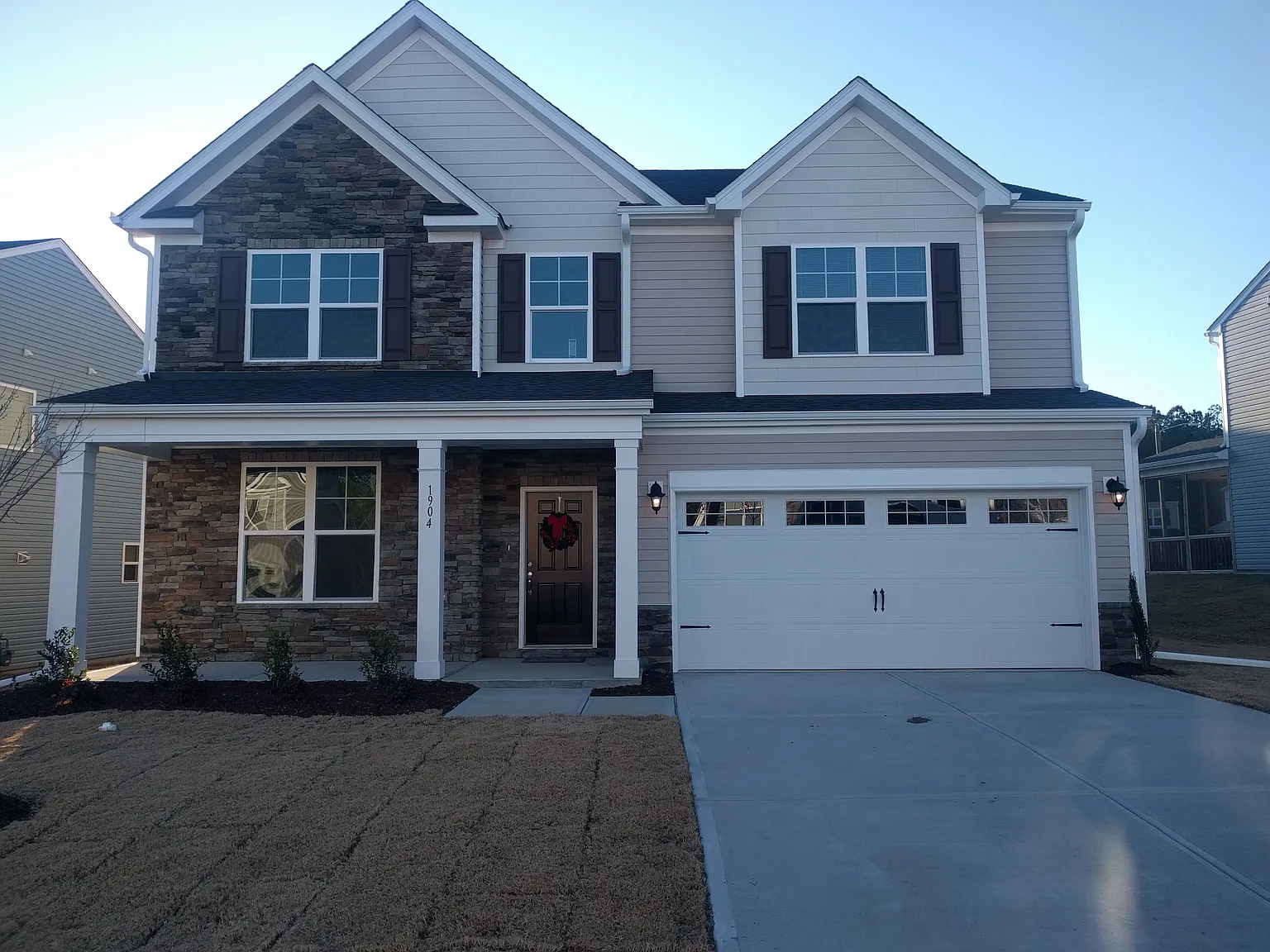 5 bed, 3202 sqft, $850 — Photo 1