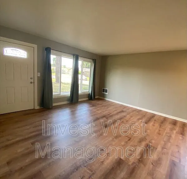 224 Cypress St — Photo 12