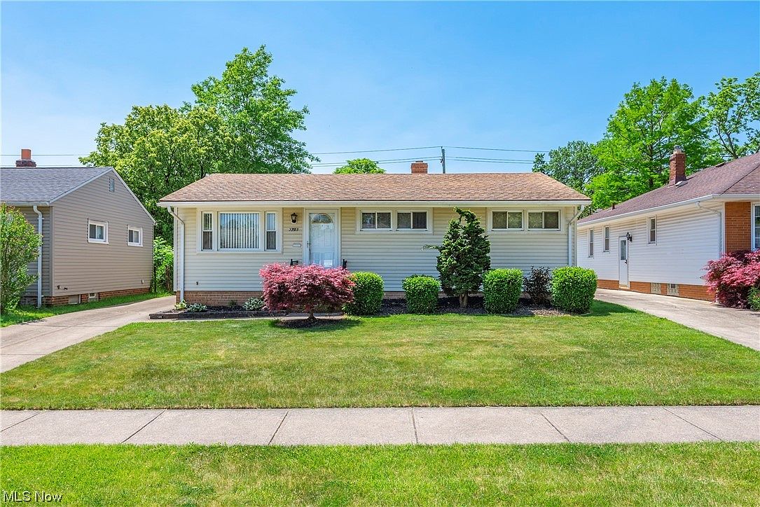 3703 Center Dr, Parma, OH 44134 Zillow