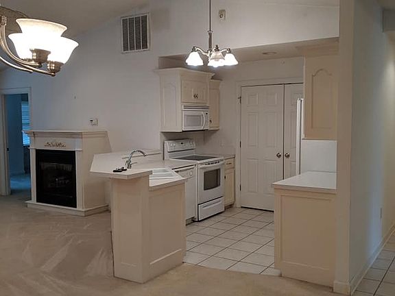 3rd image of 133 Charles Towne Dr