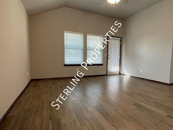 4th image of 2033 Sara Vista Dr