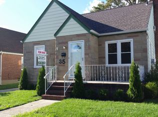 35 Carole Ave, New Hyde Park, NY 11040