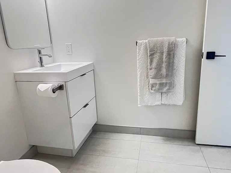 33 Erie Ave #402 — Photo 34