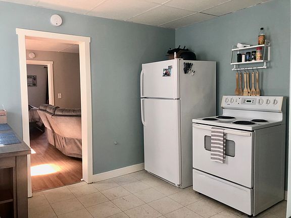 3rd image of 17 Asinof Ave APT 3R