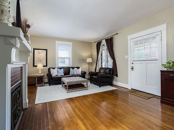 4th image of 2896 Romana Pl