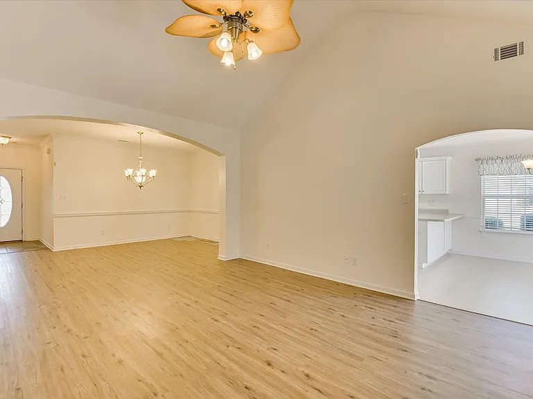 443 Surrey Park Dr SE — Photo 9