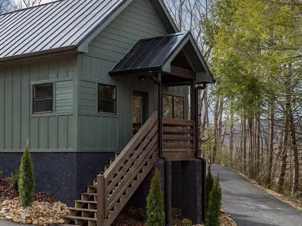 310 Lewis Clabo Rd, Gatlinburg, TN 37738