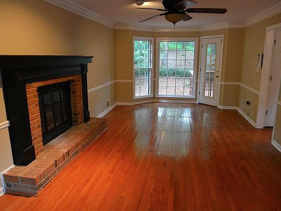 3rd image of 4432 E Brandon Dr NE