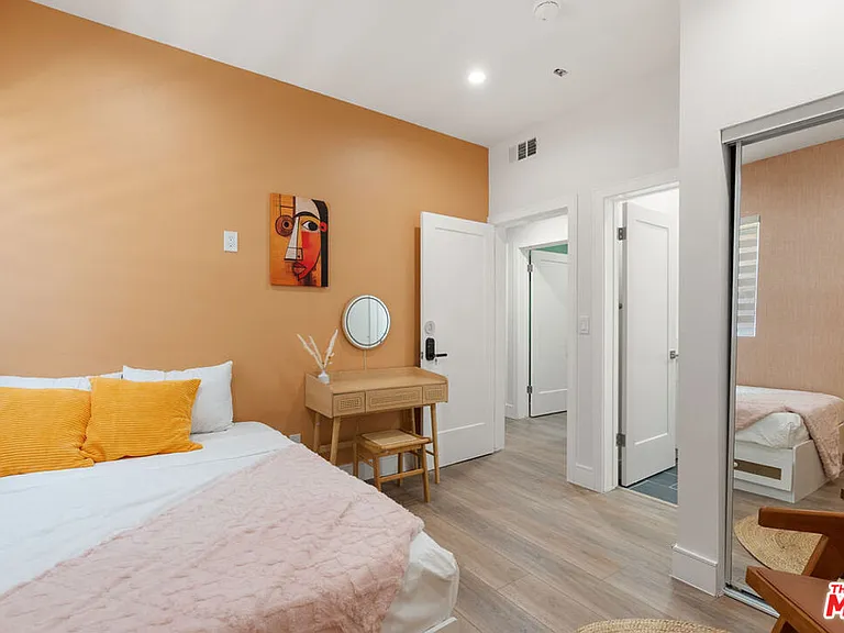 1341 N Mariposa Ave — Photo 19