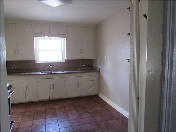 3rd image of 6135 Wofford Dr