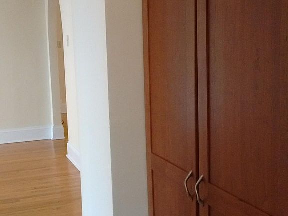 4th image of 447 W Fullerton Pkwy APT 4