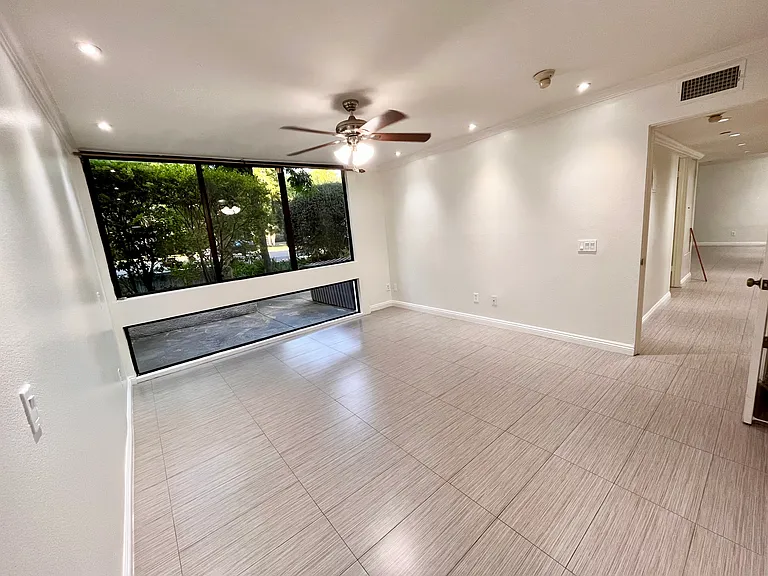 500 E Del Mar Blvd #30 — Photo 6