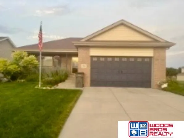 2304 NW 44th St, Lincoln, NE 68528