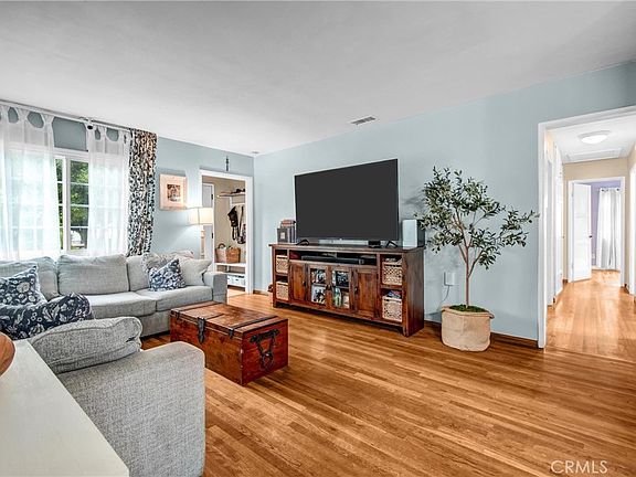 5th image of 8645 Wakefield Ave