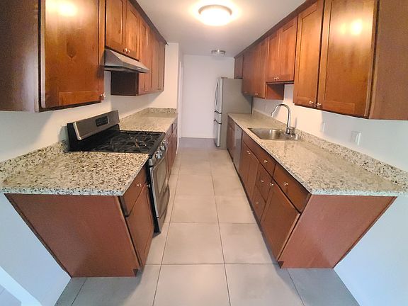5th image of 2359 Pauline Dr