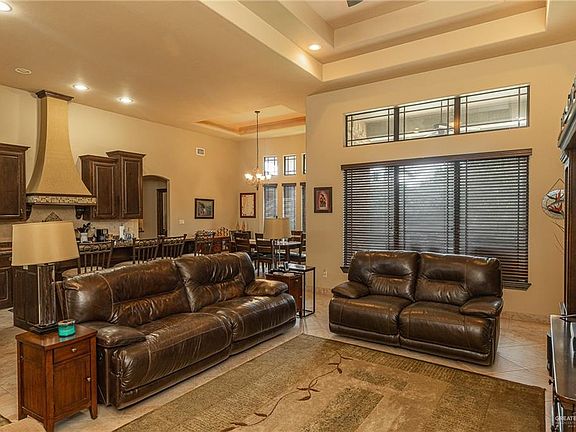 4th image of 2504 Serrano St