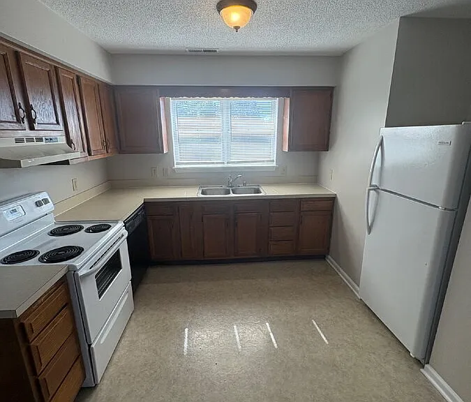 1651 S Burkwood Ct #C — Photo 4