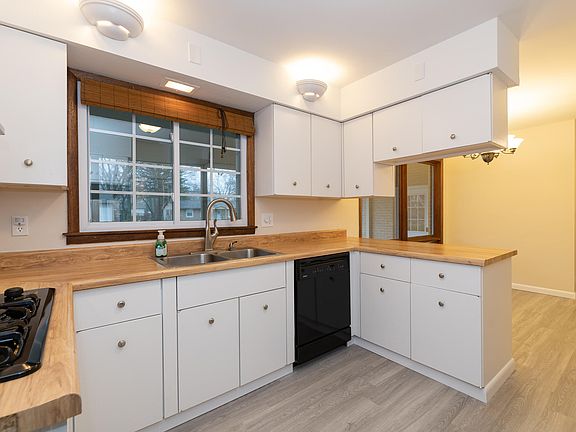 3rd image of 7120 Green Forest Dr