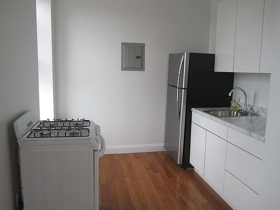 5th image of 184 E 7th St APT 15