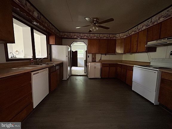 3rd image of 4850 Dayton Pl