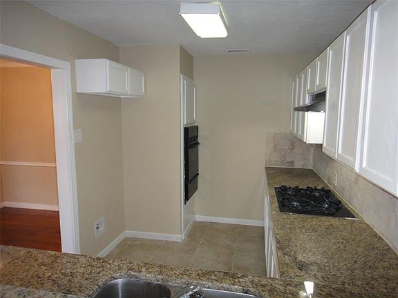 5th image of 1404 Lakeside Dr