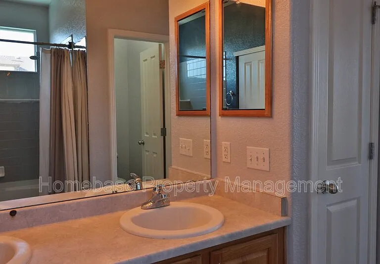 11583 E 118th Pl — Photo 15