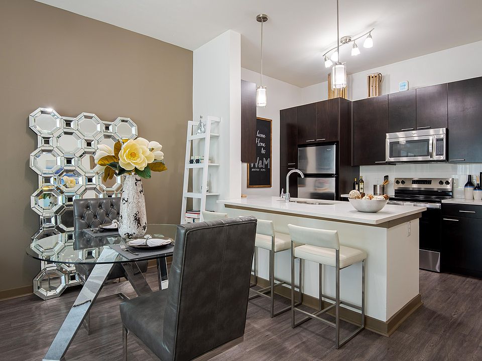 Open Floor Plan Dining and Kitchen Area