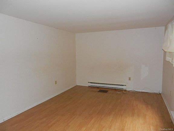 5th image of 54 Kentview Dr