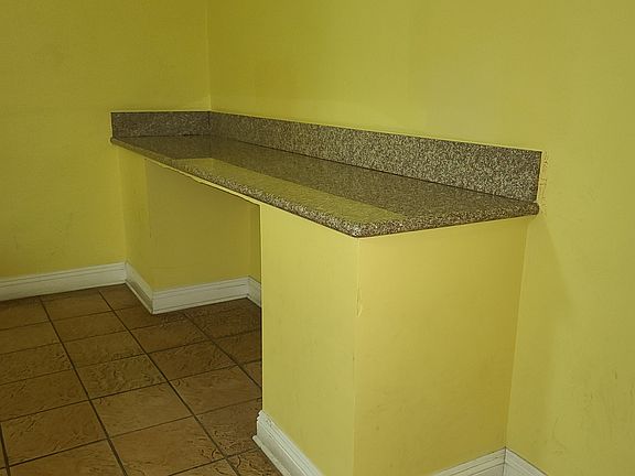 4th image of 701 S Mariposa Ave APT 201