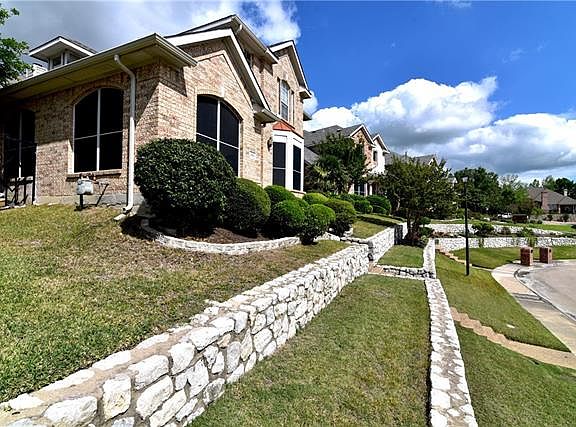 3rd image of 2941 Newport Dr
