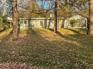 65 Lincolnshire Dr, Lincolnshire, IL 60069