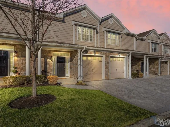 4 Cottrell Ct, Old Bridge, NJ 08857