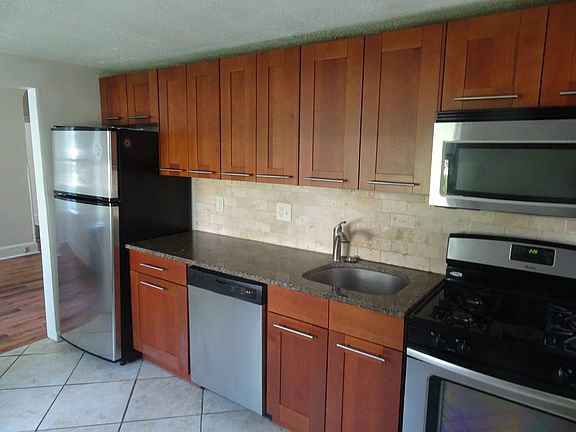 3rd image of 168 Lismore Ave Floor 1