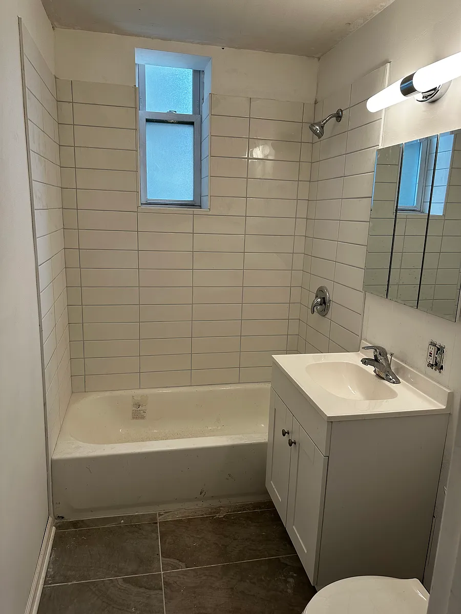 Building Photo - 2140 S Washtenaw Ave #3F