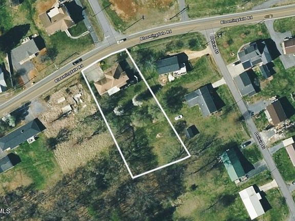 3rd image of 1519 Bloomingdale Rd