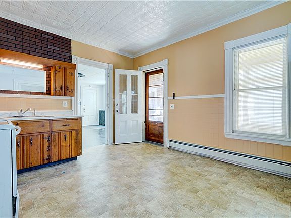 5th image of 7 Rugraff St