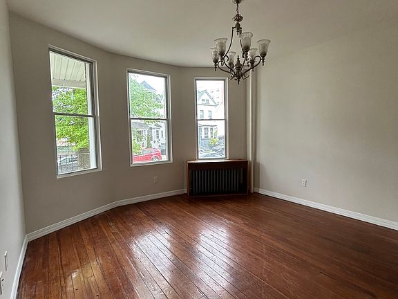 4th image of 30 Grove Pl APT 1