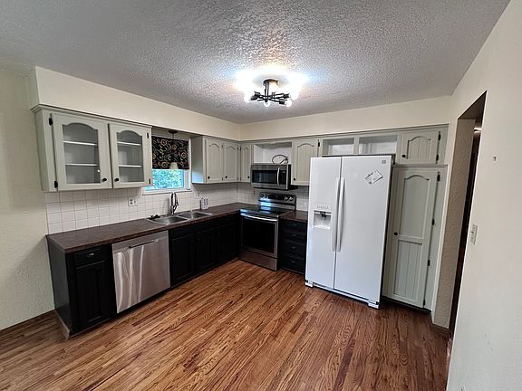 5th image of 205 SW Dublin Ct