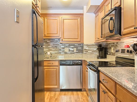 4th image of 4 Farrwood Dr