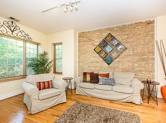 3rd image of 2901 N Rockwell St APT 2