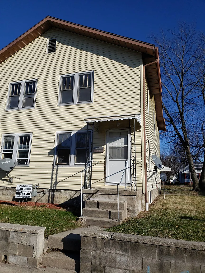 3038 E Lynn St photo 1